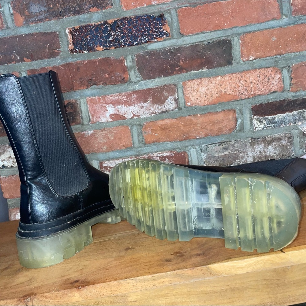 Black Rainboots